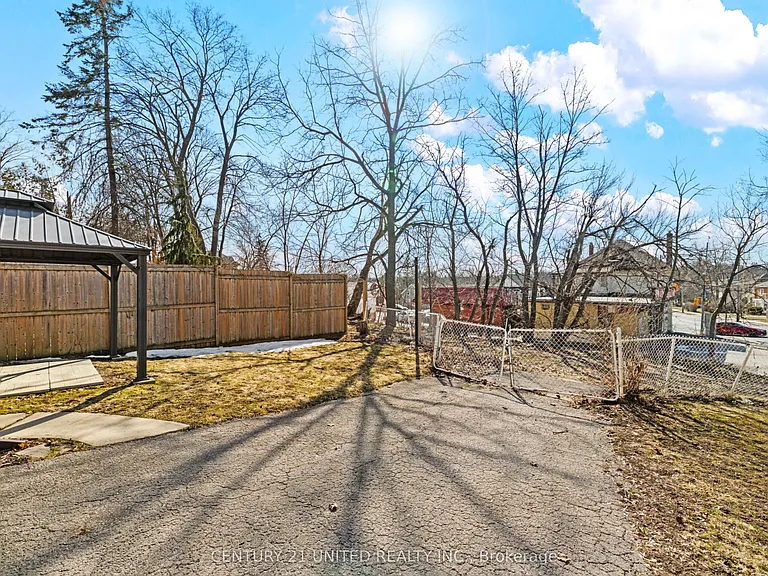 661 Rubidge St — Photo 18