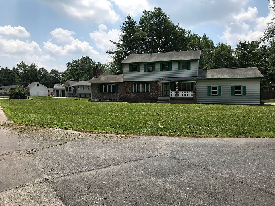 2nd image of 11 Forest Dr