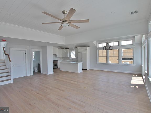 5th image of 1035 Long Bch #A
