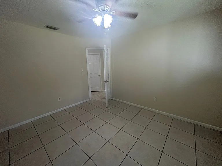 215-217 SE 23rd Pl — Photo 12