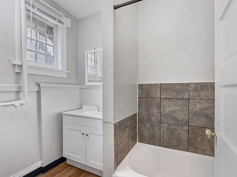 1428 West 10th — Photo 8
