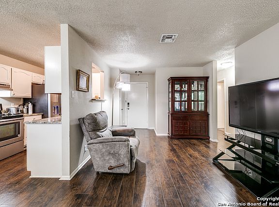 2nd image of 1063 Honey Tree St