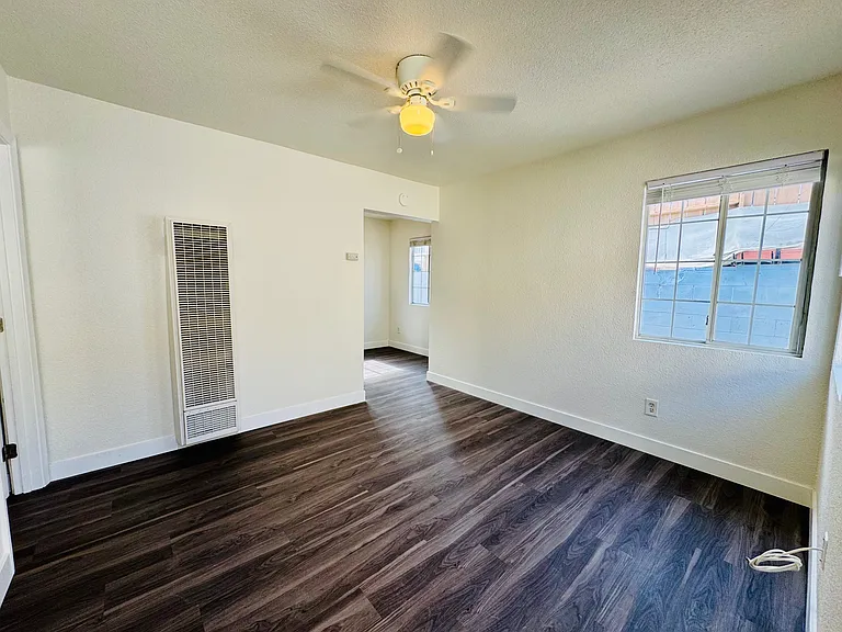 1208 Viola St — Photo 4