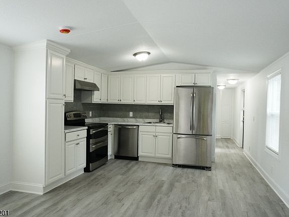 3rd image of 15 3rd St