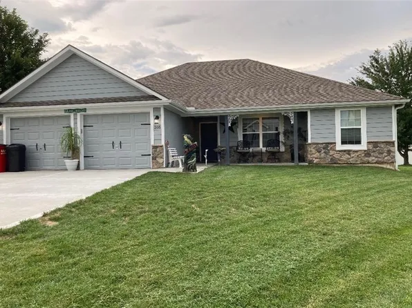 205 Ceremonial Dr, Buckner, MO 64016