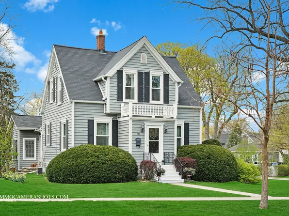 732 N Washington St, Wheaton, IL 60187