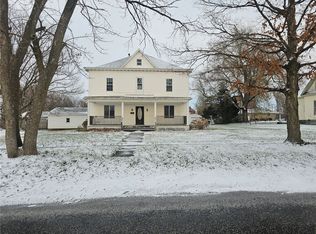 311 S Oak St, Nokomis, IL 62075