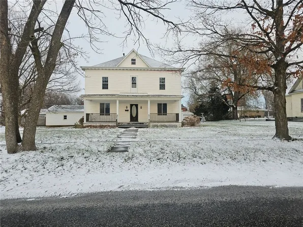 311 S Oak St, Nokomis, IL 62075