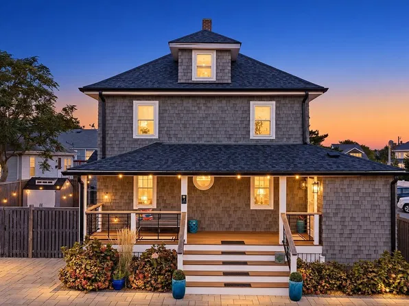 3 Lincoln St, Hull, MA 02045