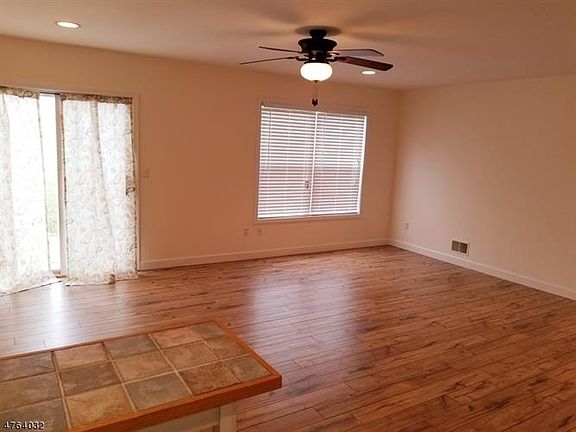 4th image of 3 Magnolia Ln