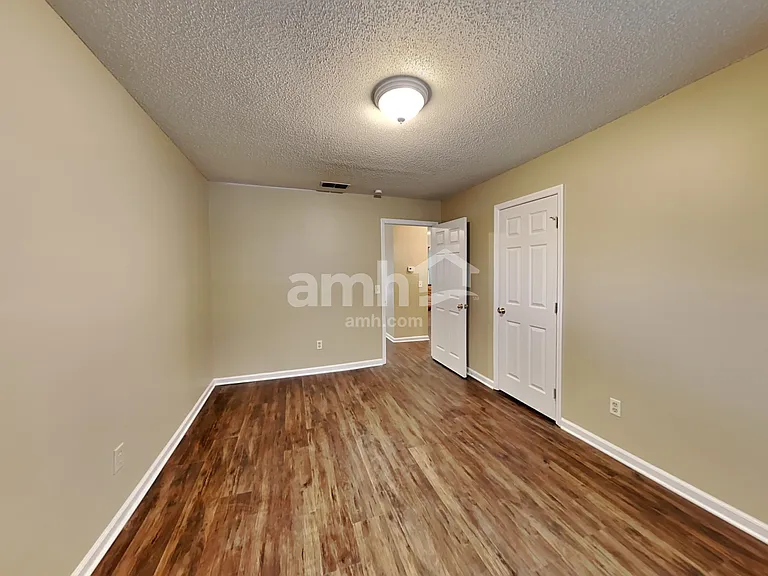 2027 Waterford Dr — Photo 18