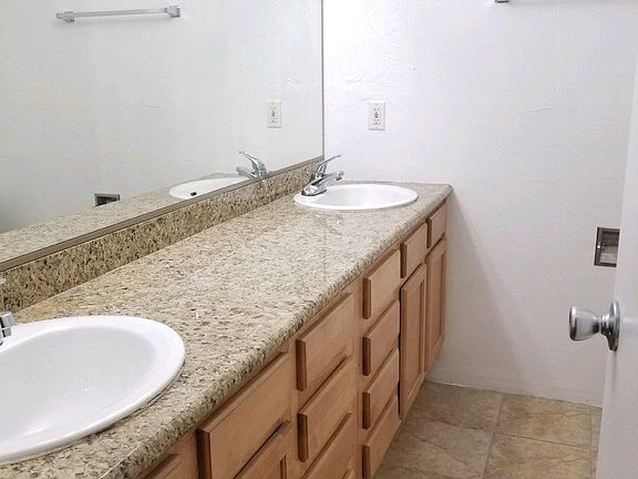 5th image of 931 N Euclid Ave #126