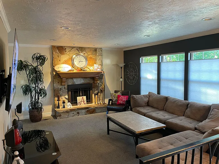 643 Creek View Rd — Photo 2