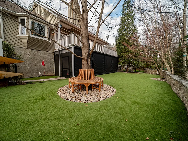Turfed, no maintenance back yard. This photo shows some furnishings that have since been removed.