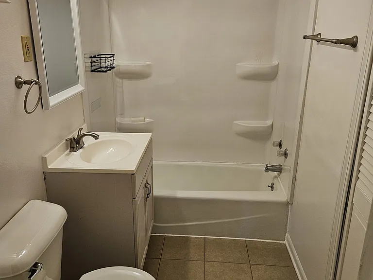 621 Charles St — Photo 12