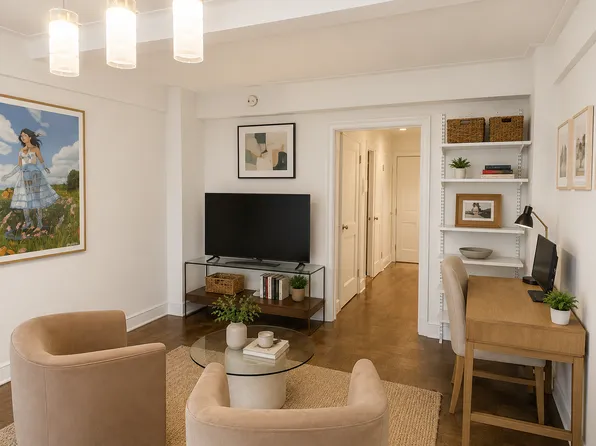 433 West 34th Street image 1 of 10