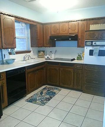 3rd image of 713 E 26th St
