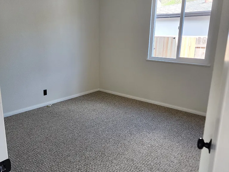 116 E Lewis St #B — Photo 23