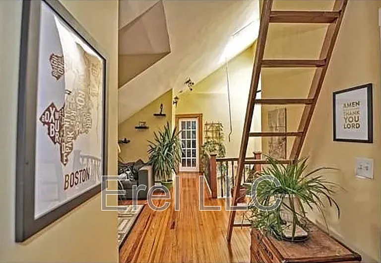 20 Sunset St #4 — Photo 1