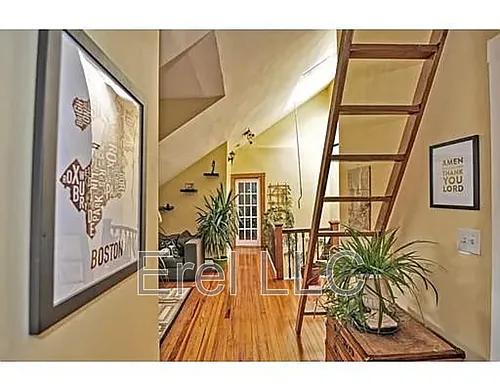 20 Sunset St #4 Photo 1
