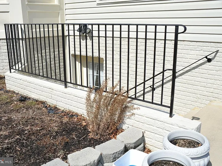 7582 Venture Dr — Photo 3