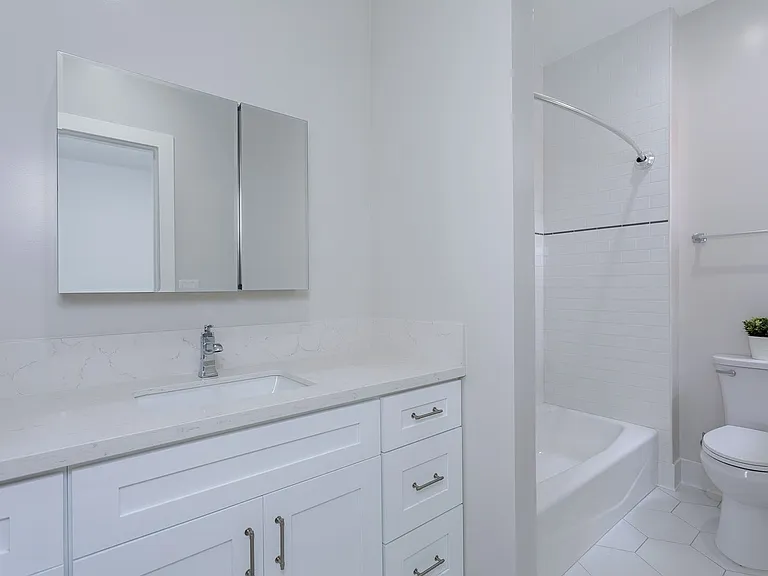 149 S Los Robles Ave — Photo 17