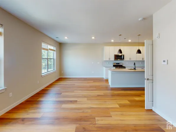 708 Fernandez Ct, Parlin, NJ 08859