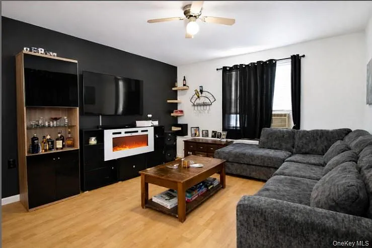 3 bed, 1.0 bath, $2,300 — Photo 3