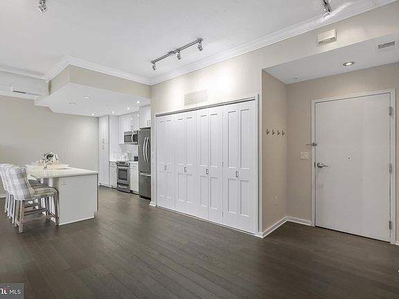 3rd image of 3409 Wilson Blvd Unit 204