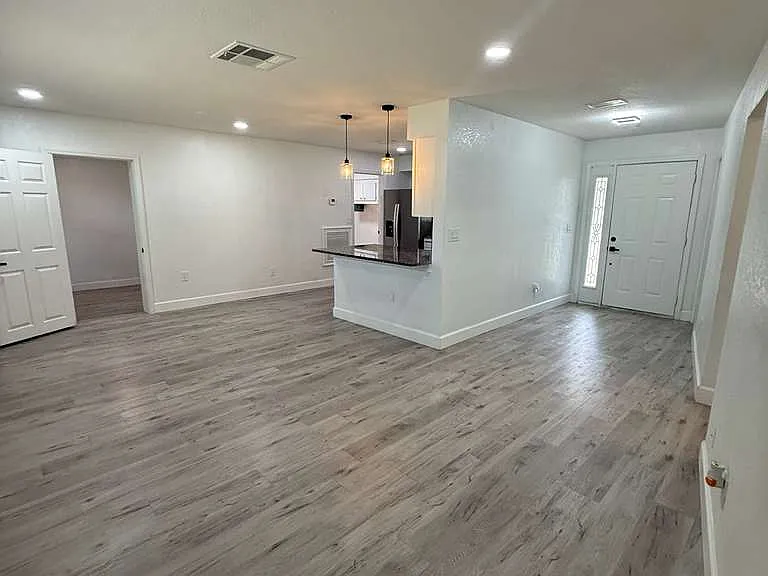 7188 Spring Hill Dr — Photo 3