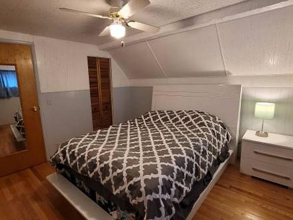 2nd image of 3535 W Melrose St #1