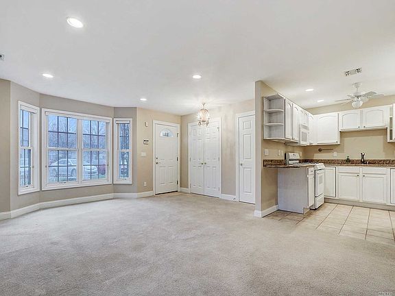 3rd image of 1079 Savoy Dr