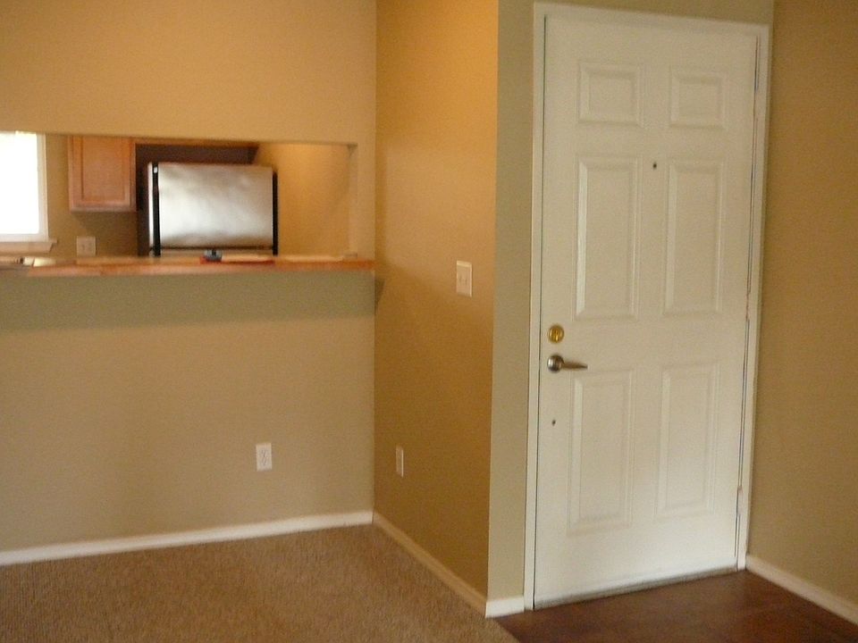 2nd image of 1144 N 198th St Unit E101