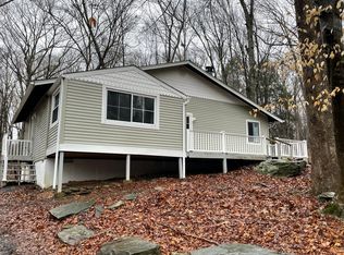 109 Grossbeak Ct, Bushkill, PA 18324