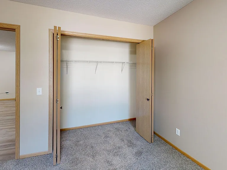Dakota Park Apartments — Photo 20