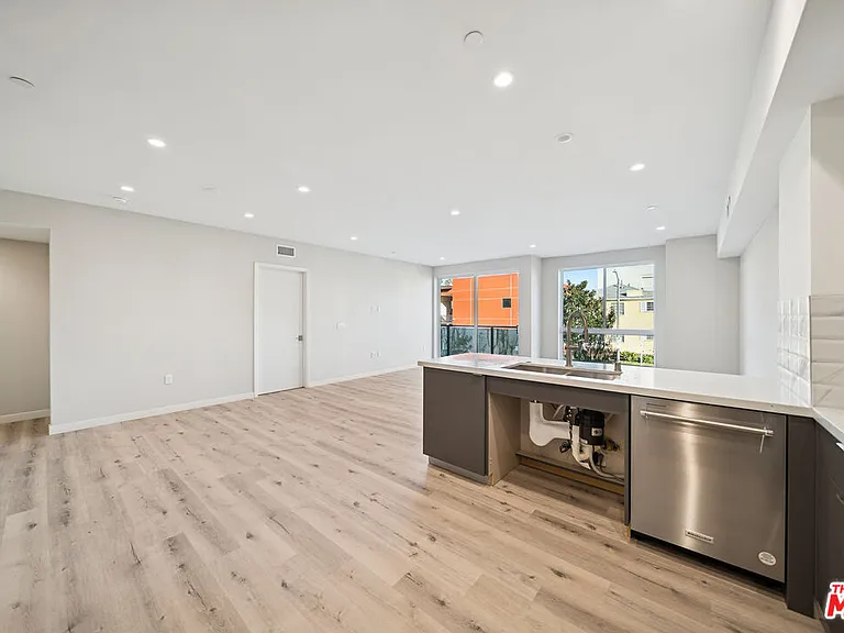 1051 S Corning St #501 — Photo 15