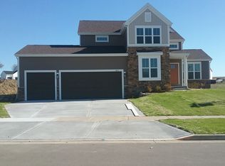 6610 Wolf Holw, Windsor, WI 53598