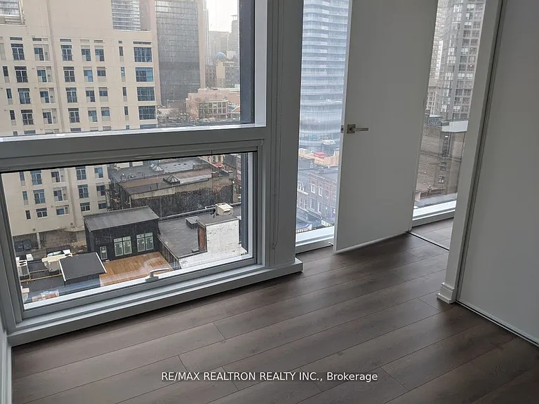 3 Gloucester St #1009 — Photo 19