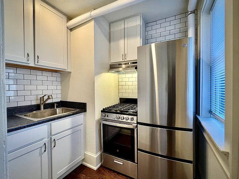 Van Buren Apartments — Photo 12