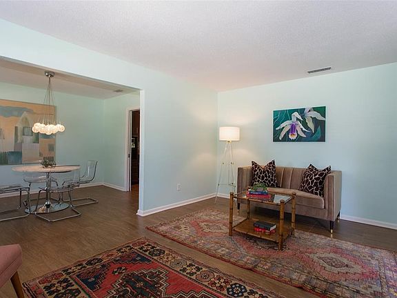 4th image of 4901 Westlake Dr