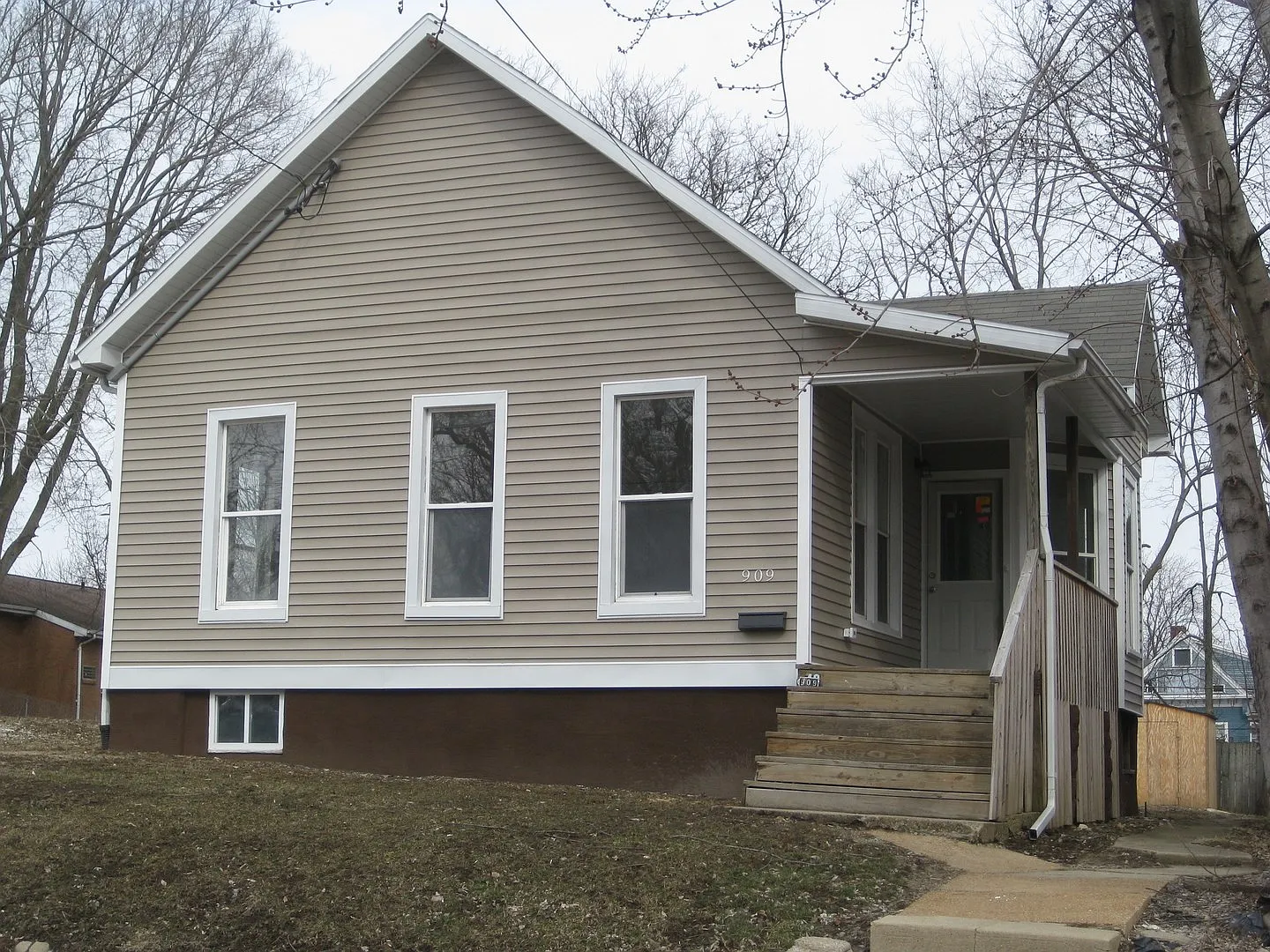 909 W Front St photo 1