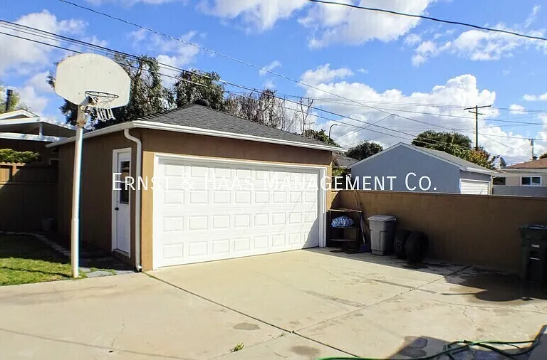 2953 Silva St — Photo 28