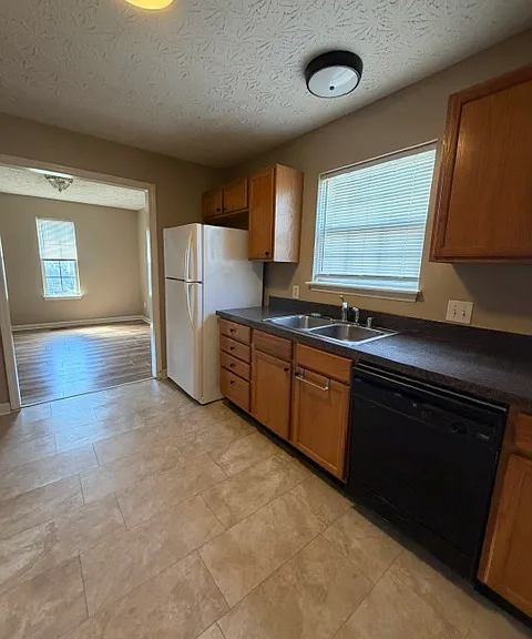 204 Christa Ln — Photo 16