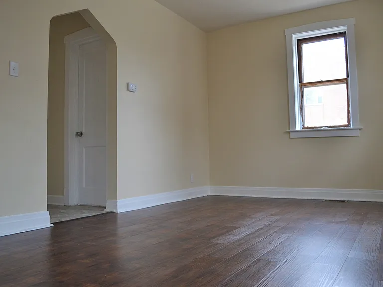 3759 S Union Ave — Photo 2