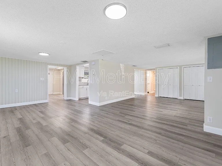 6121 N Falkenburg Rd — Photo 9