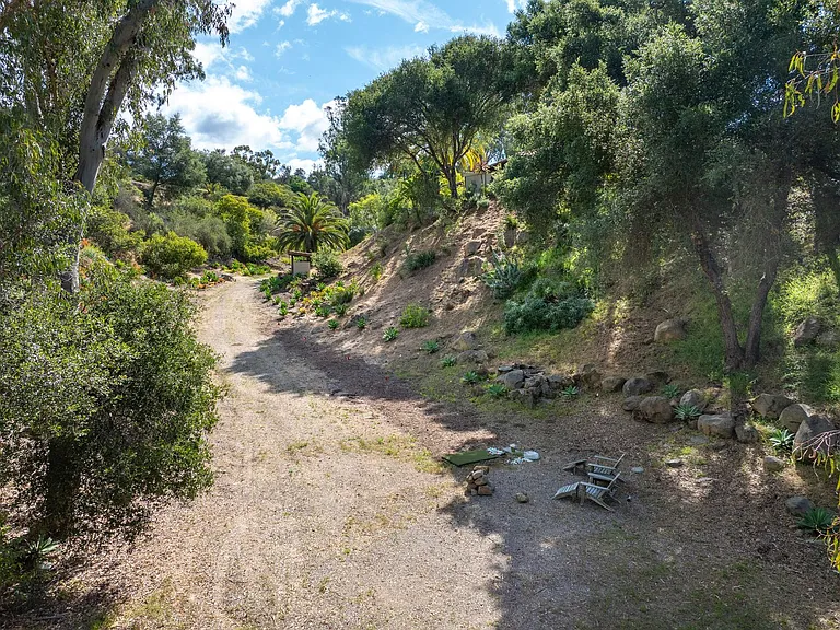 655 Coyote Rd — Photo 27