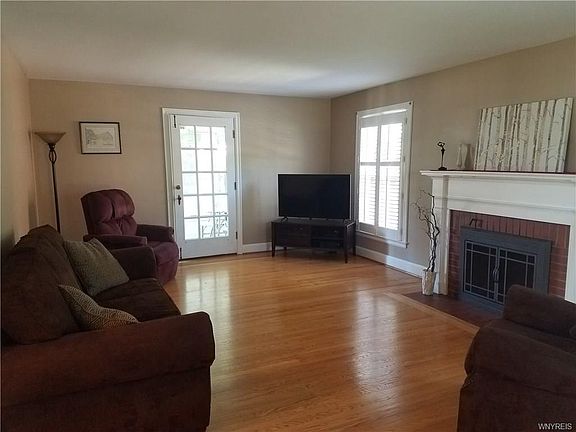 3rd image of 317 Deerhurst Park Blvd