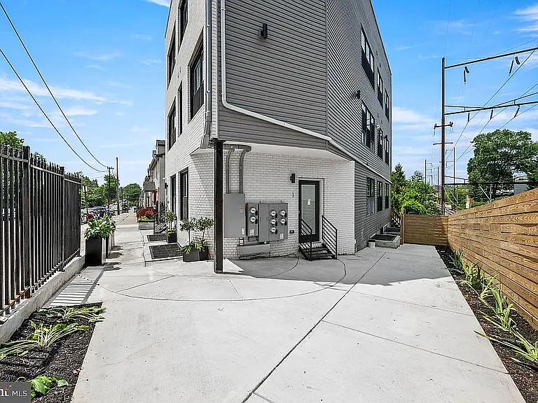 2 bed, 1.5 bath, 1124 sqft, $1,725 — Photo 3