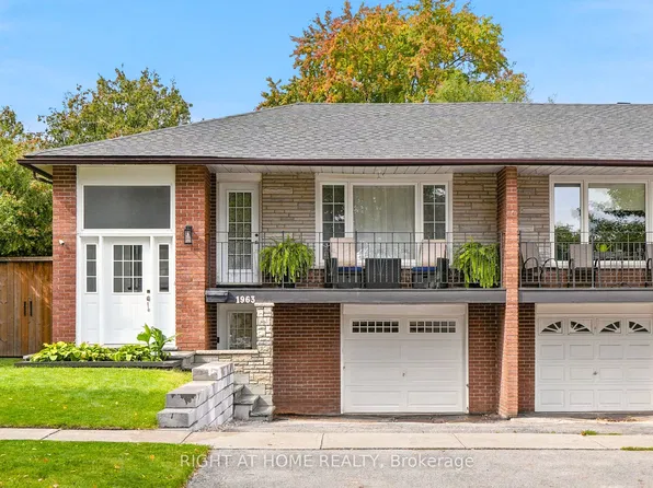 1963 Carrera Ln, Mississauga, ON L5J 1C6