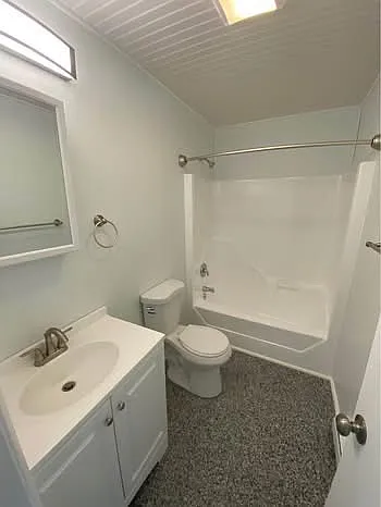 13 Doris Dr #C — Photo 8